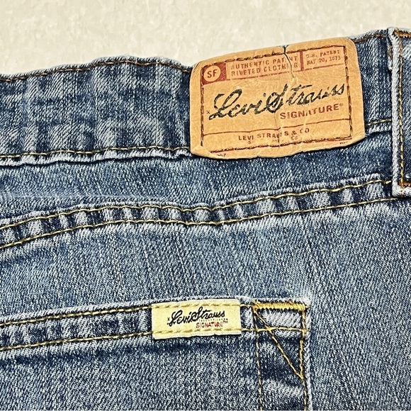Levi Strauss Signature Womens Stretch Low-Rise Bootcut Blue Light/Medium 8 Short - Picture 5 of 12